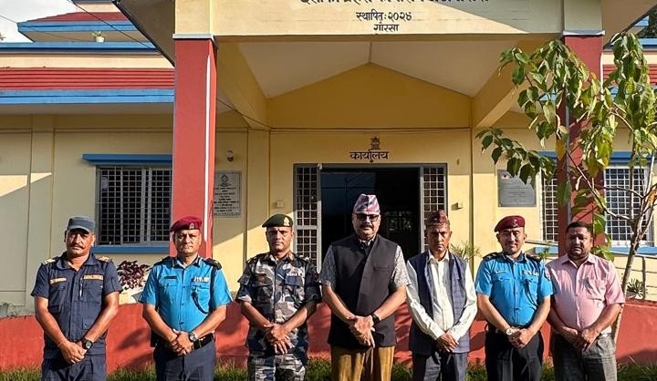 प्र.जि.अ. श्री धर्मेन्द्र कुमार मिश्र ज्यूबाट ईलाका प्रहरी चौकी ठाँटीपोखरीको स्थलगत अनुगमन हुँदै
