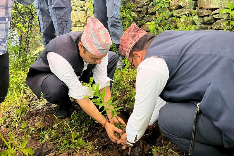 मिति २०७९ भाद्र २२ गते बुधवारको दिन “निजामती सेवा दिवस २०७९” को अवसरमा आयोजित वृक्षरोपण कार्यक्रमको झलकहरु